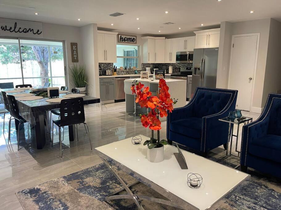 Heart Of Luxury 4br Pool 5 Min